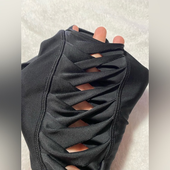 Nike Dri Fit  Leggings With Side Cut Outs - Picture 7 of 7